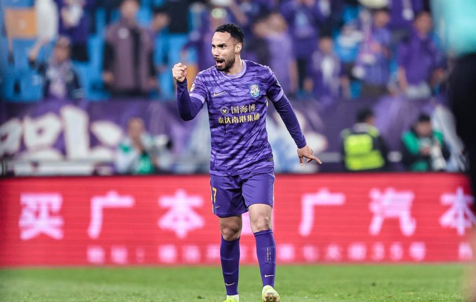 九游娱乐-压哨送乌龙被绝平！十人津门虎1-1海牛 5轮不胜仍垫底 黄嘉辉染红